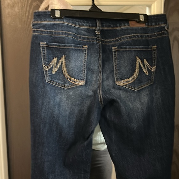 Nice pair of Maurice’s jeans dark wash - Picture 3 of 3